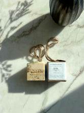 Load image into Gallery viewer, Zora- Shingo Pear+Blackberries
